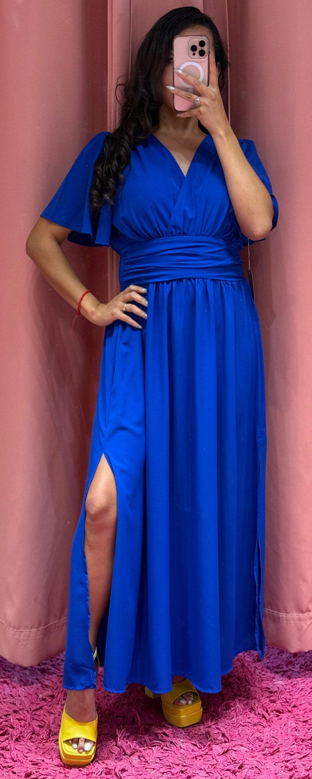 Vestido largo escote v manga corta con abierta en pierna