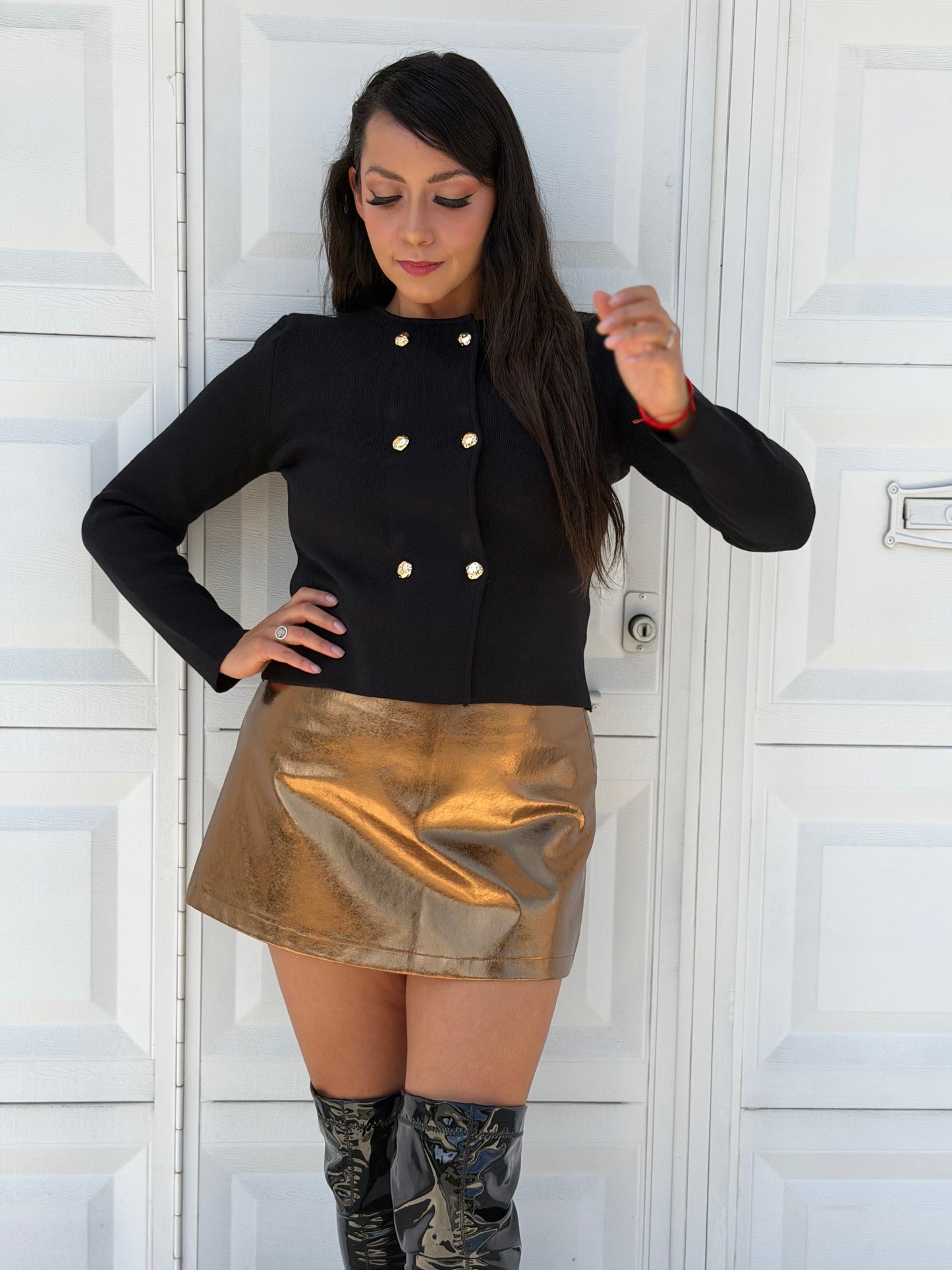 Suéter botón dorado al frente 6