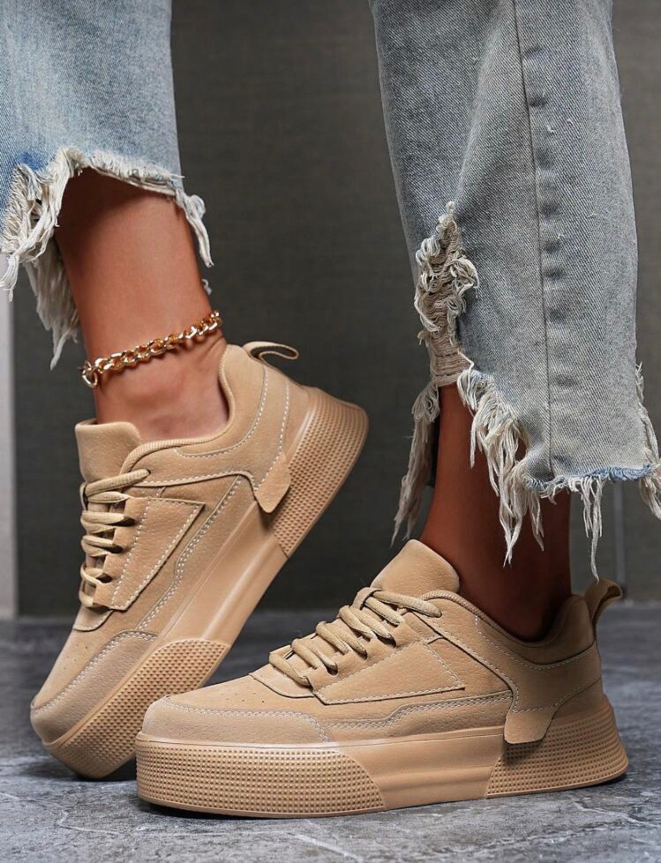 Tenis piel de durazno suela gruesa