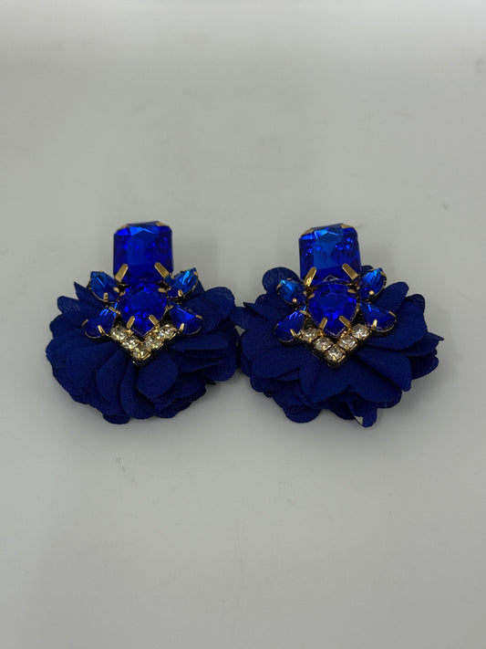 Aretes con flores decoradas con cristales