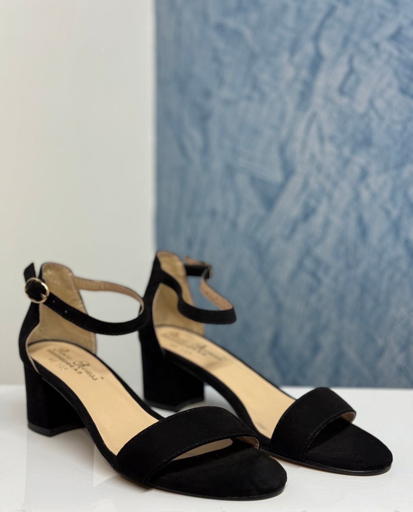 Sandalia tacón bajo