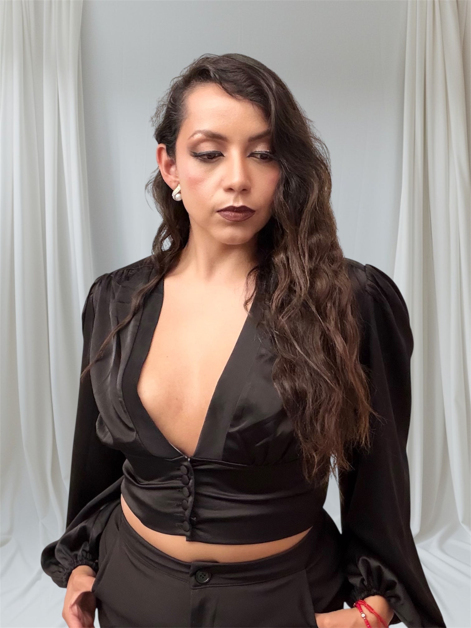 Blusa satín corta con botones