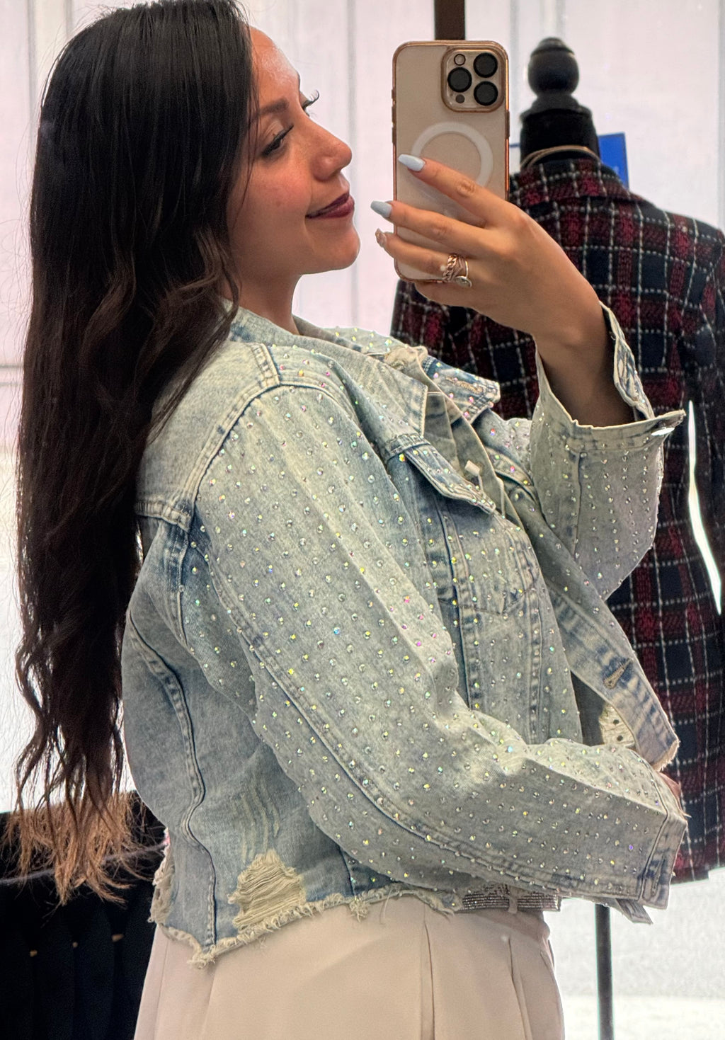 Chamarra de jeans con pedrería brillante