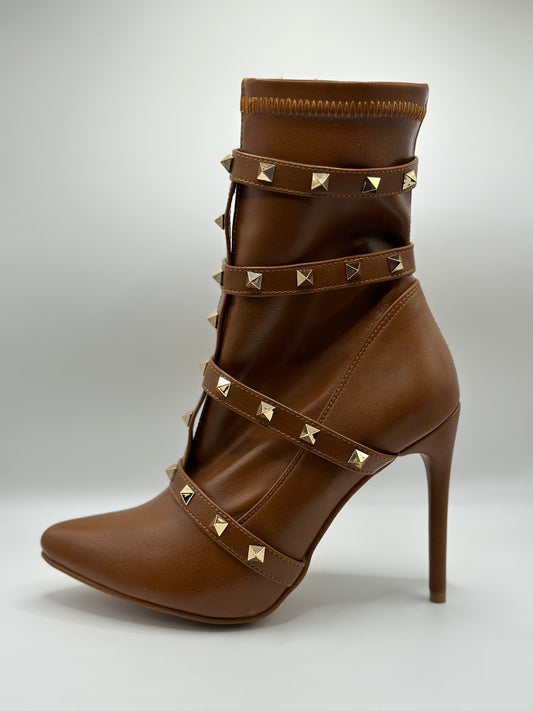 Botines altos con aplicaciones doradas