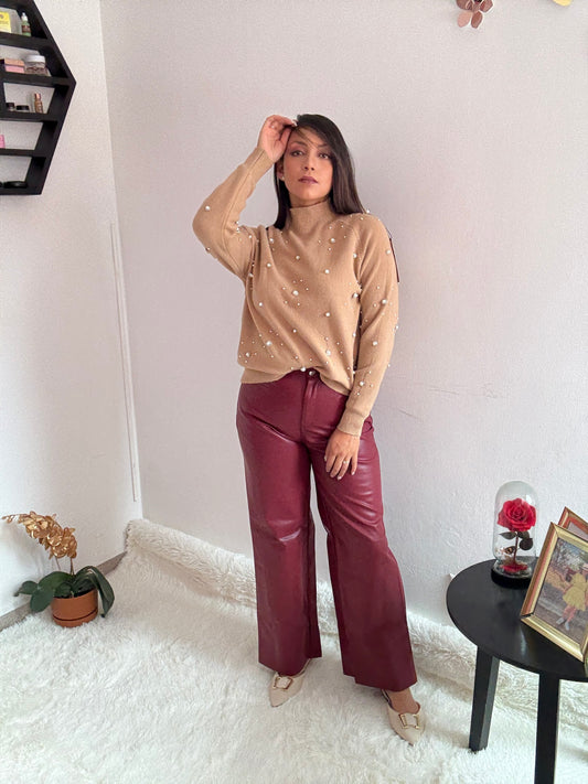 Suéter cuello alto con perlas