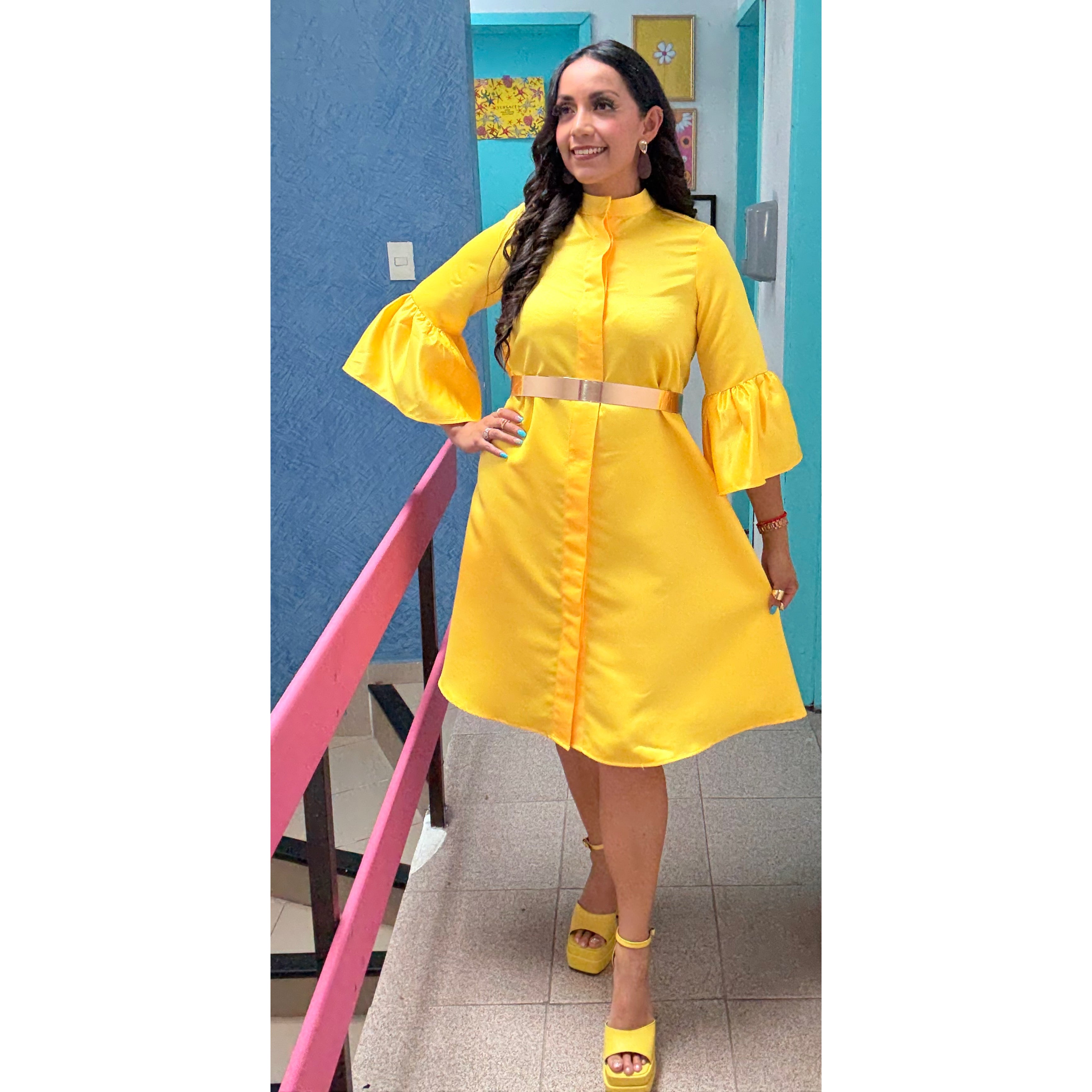 Vestido corto camisero corte a manga 3/4 satinado estilo camisero