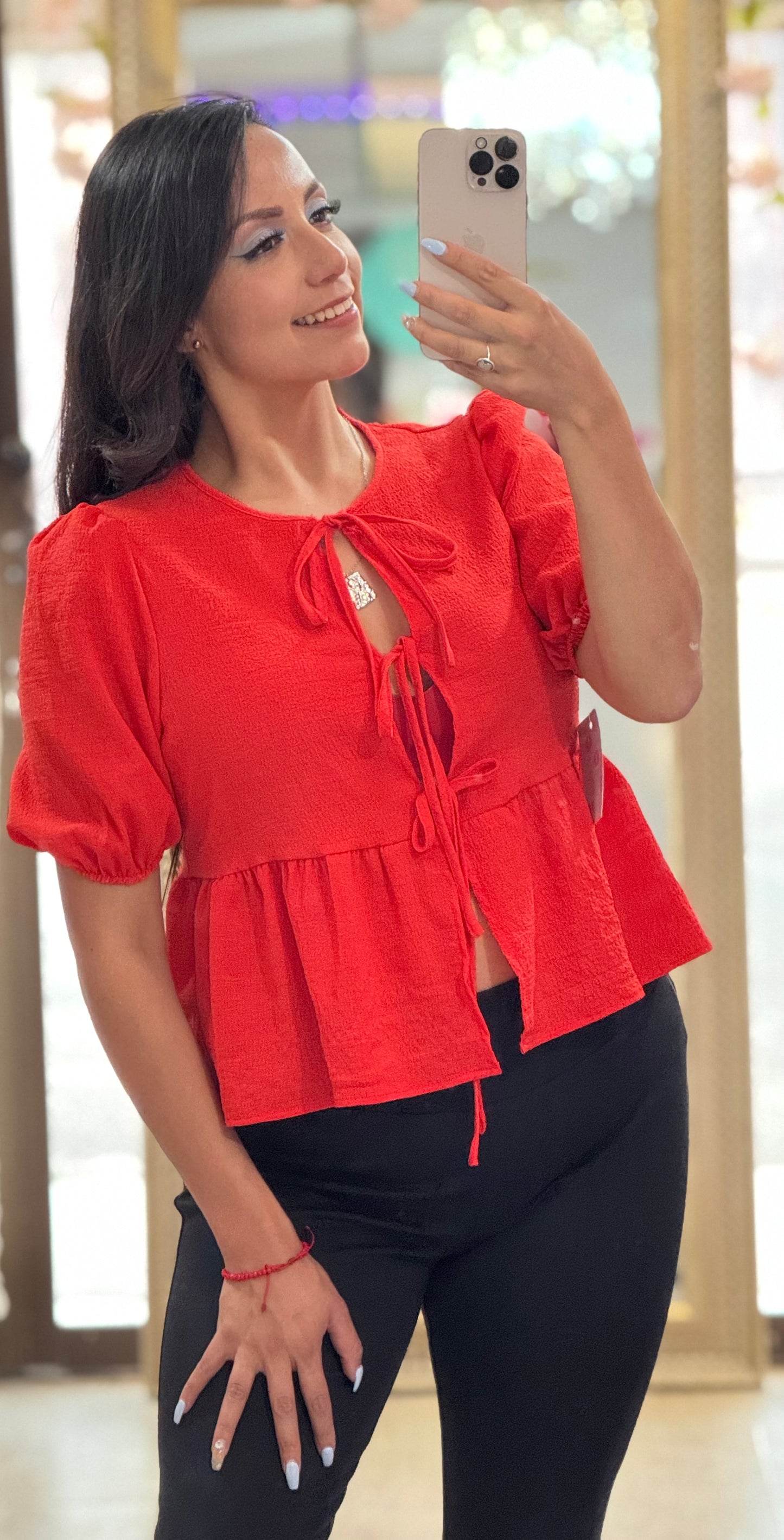 Blusa de cuello redondo con manga abullonada y lazo