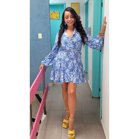 Vestido corto camisero manga larga con cinta de vuelo estampado Talavera