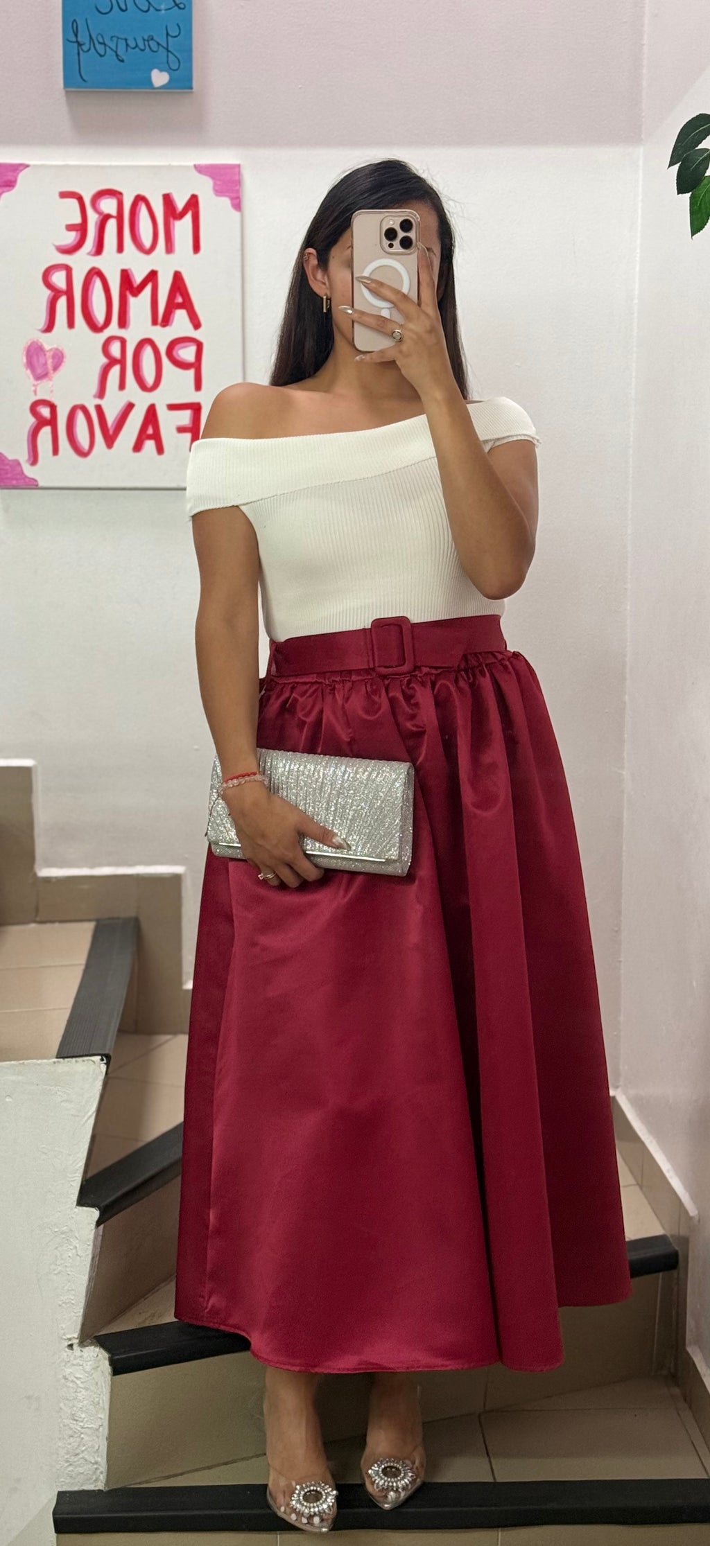 Falda larga satinada con cinturón corte princesa