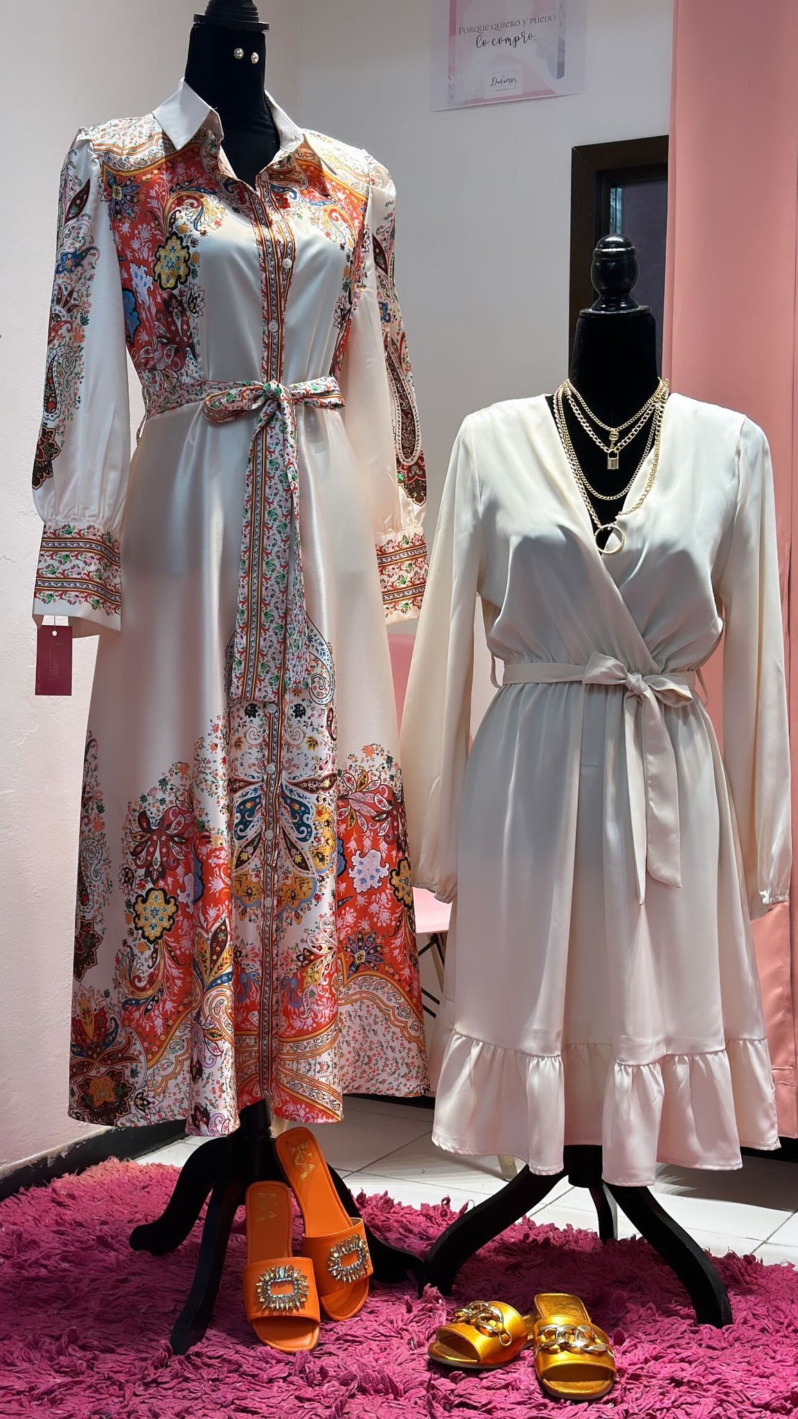 Vestido largo satinado con cinta