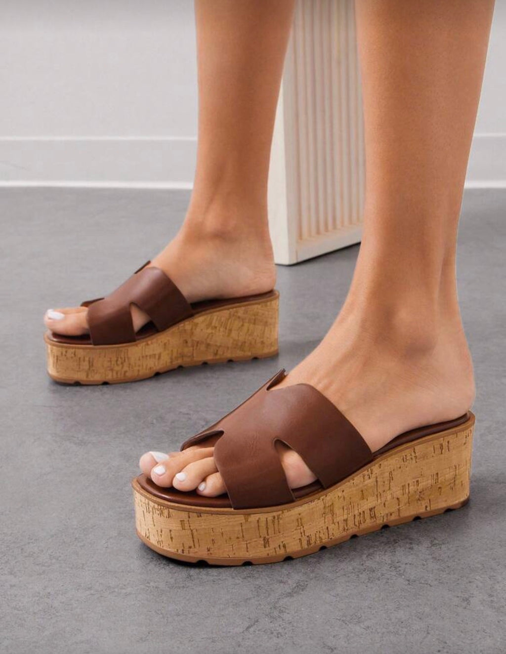 Sandalias tacón alto recto cubierta de piel
