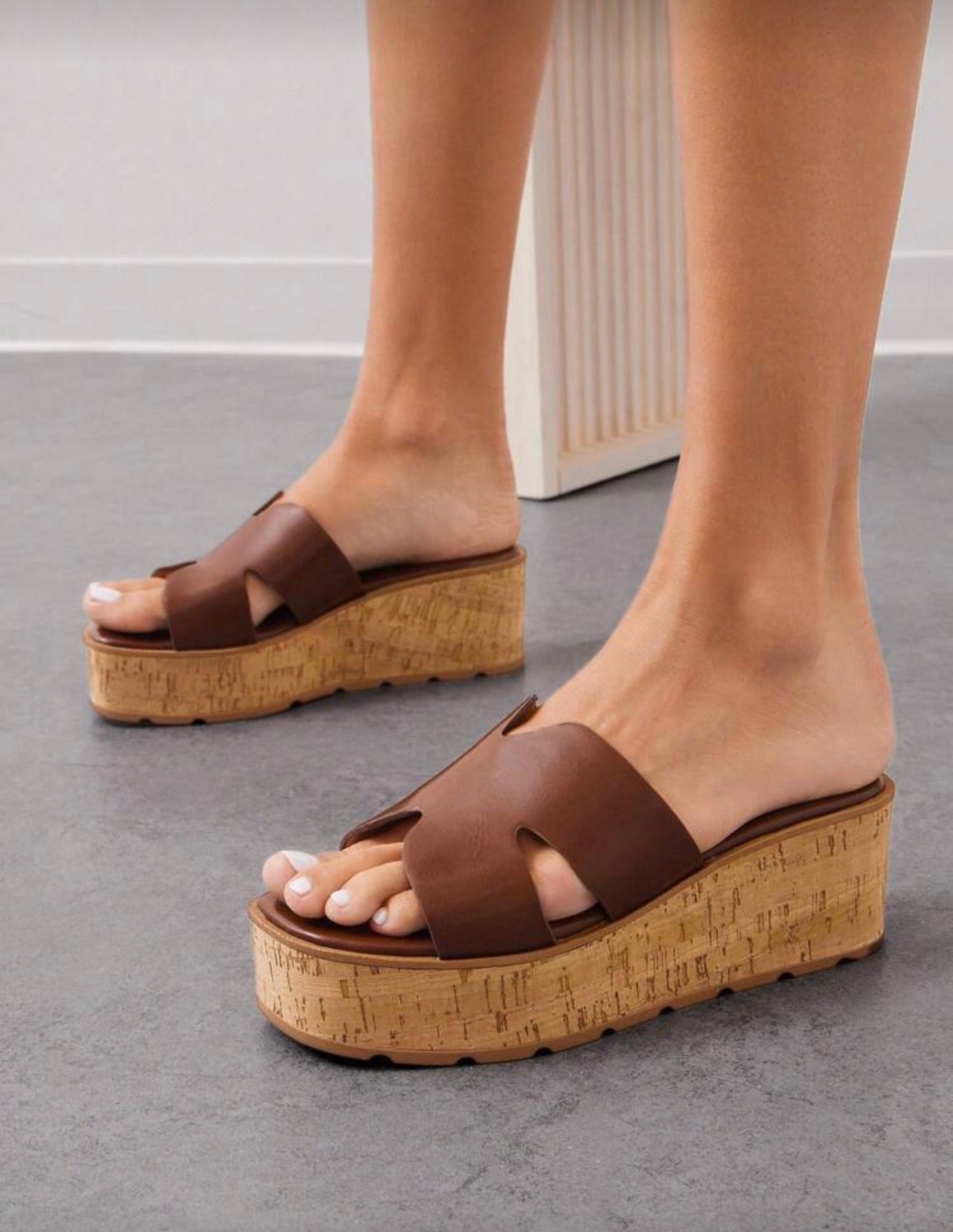 Sandalias tacón alto recto cubierta de piel