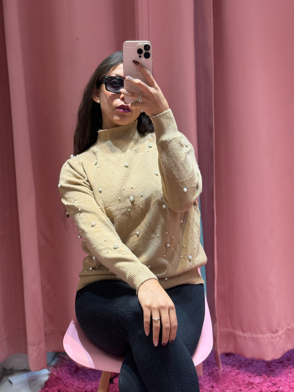 Suéter cuello alto con pedrería