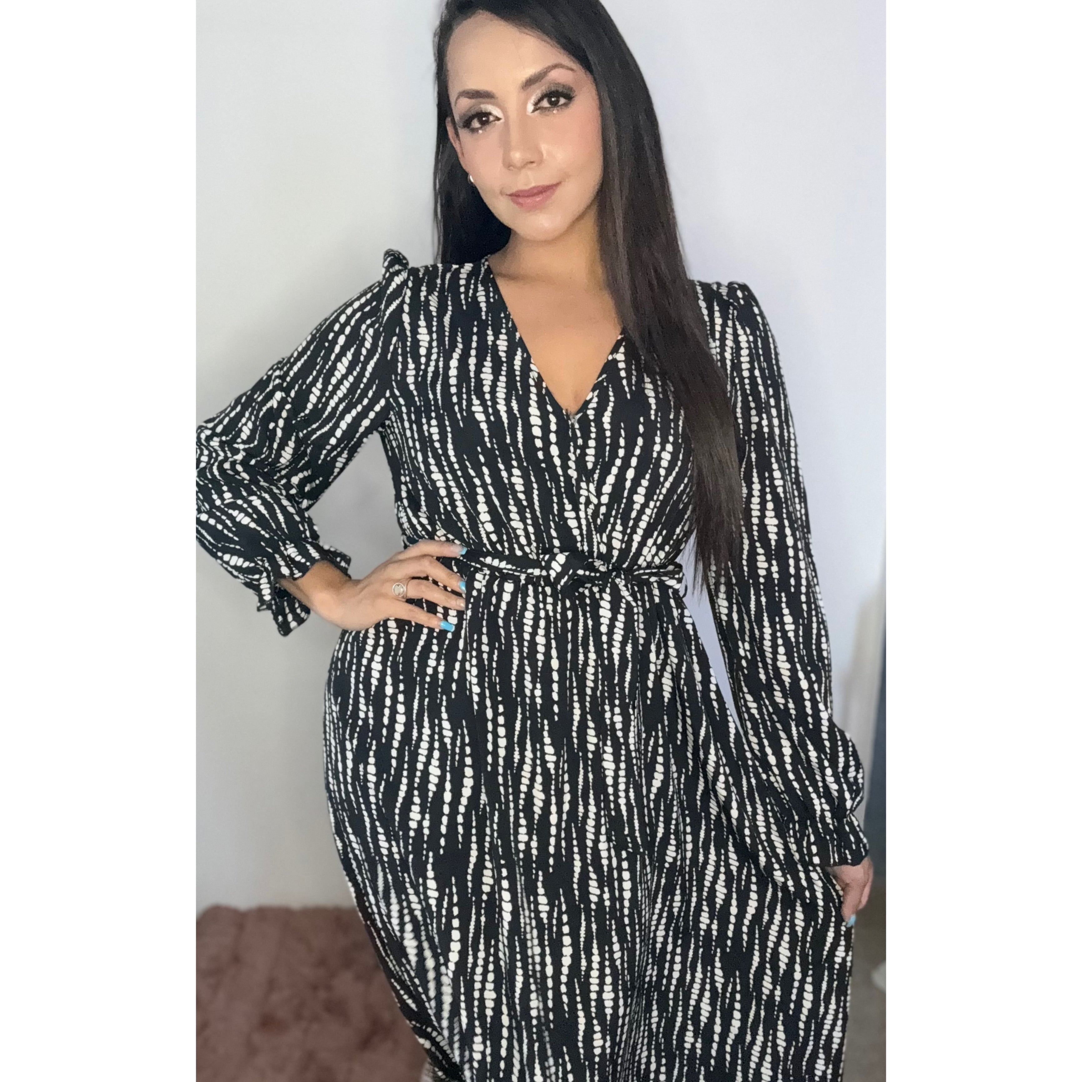 Vestido largo de manga larga con cinta en cintura