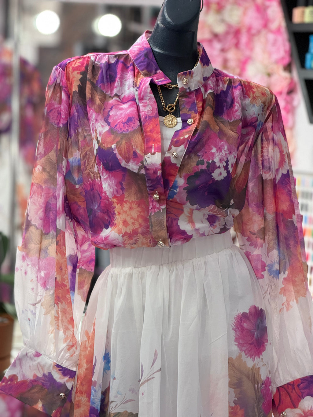 Conjunto floral 3 piezas, blusa, básica y falda