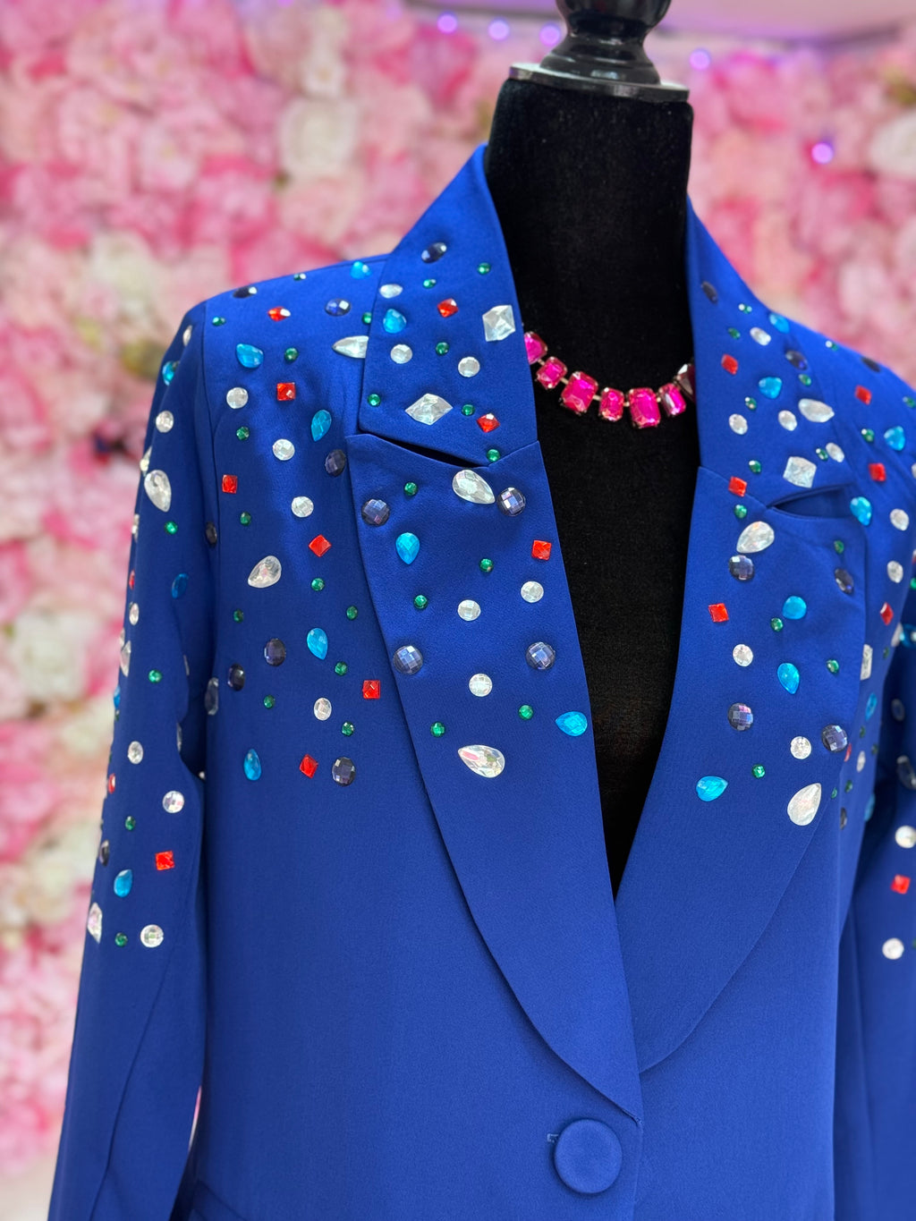 Elegante blazer con pedrería