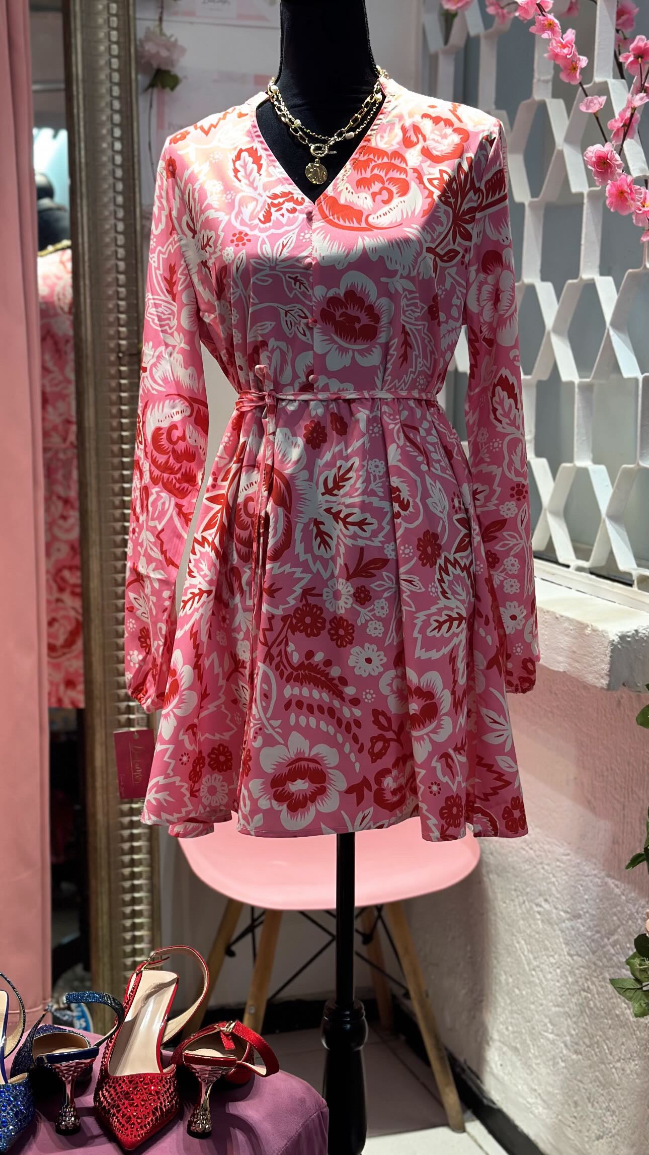 Vestido corto floral corte A con cinta