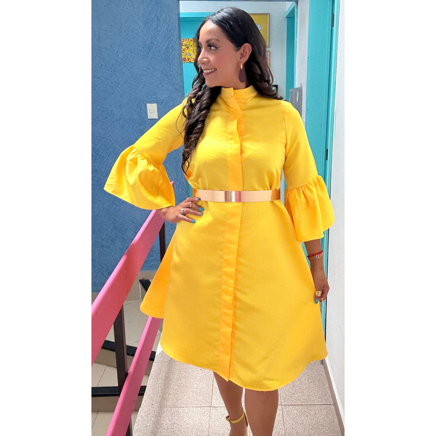 Vestido corto camisero corte a manga 3/4 satinado estilo camisero