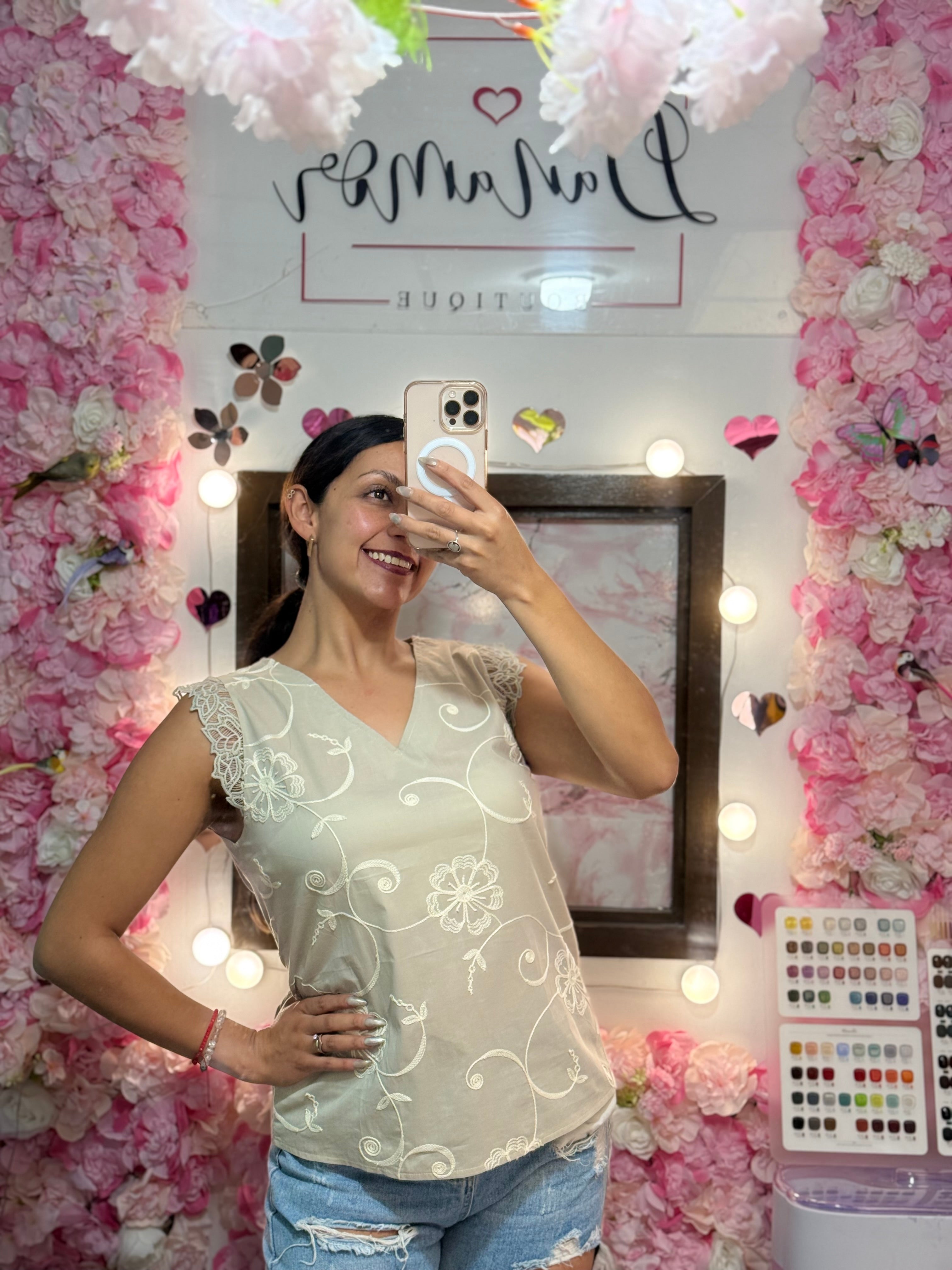 Blusa bordada sin mangas