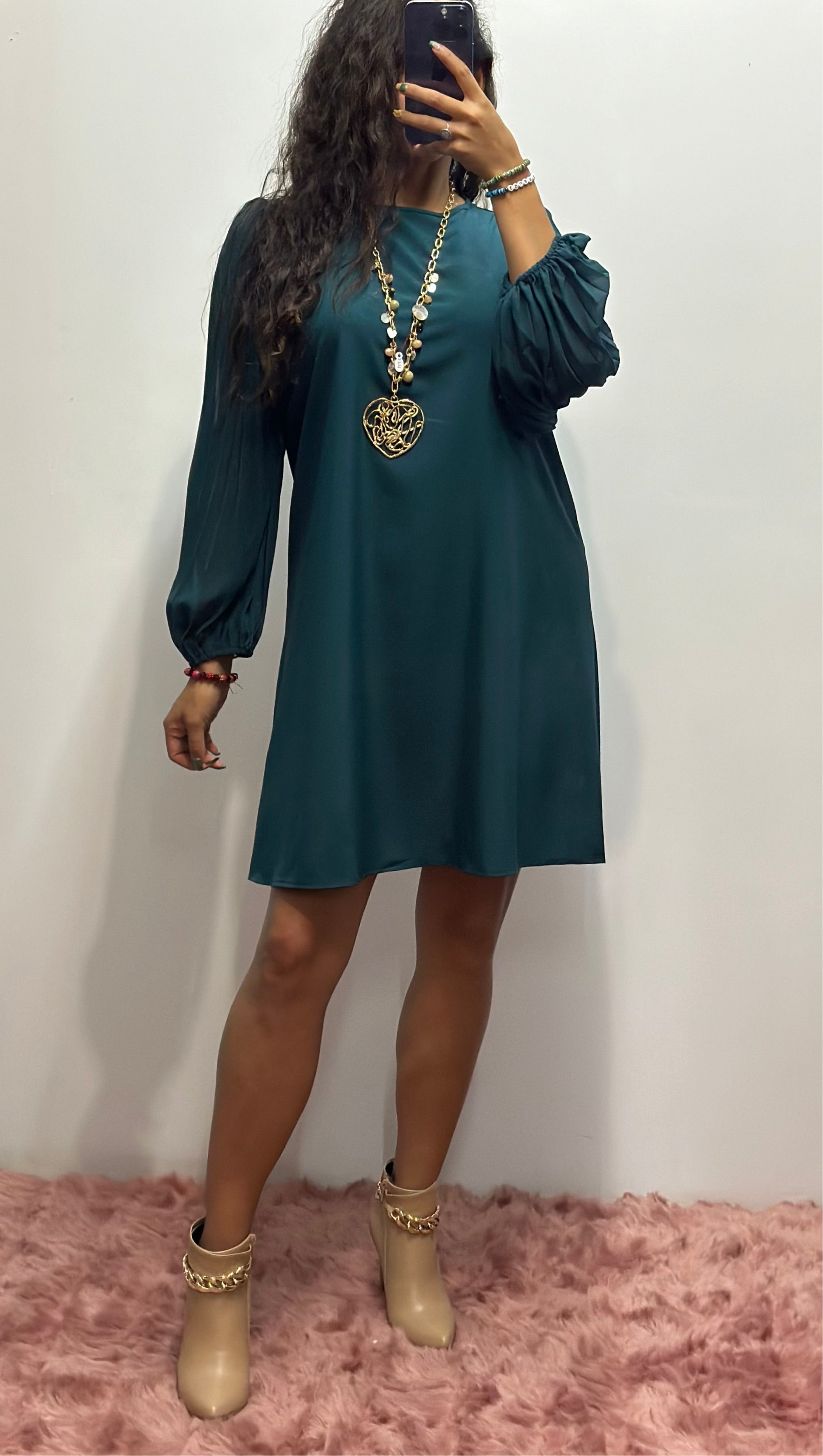 Vestido corte A manga tableada