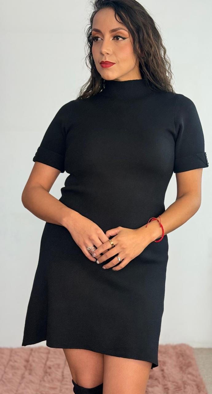 Vestido cuello alto y manga corta con botones