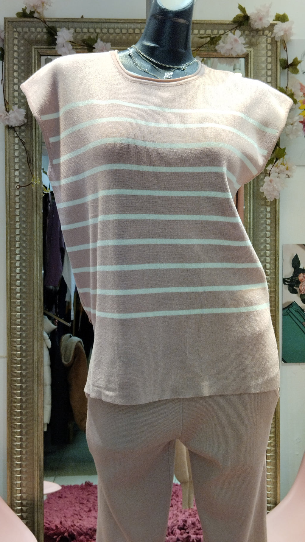 Conjunto chaleco con rayas y pantalón bolsas