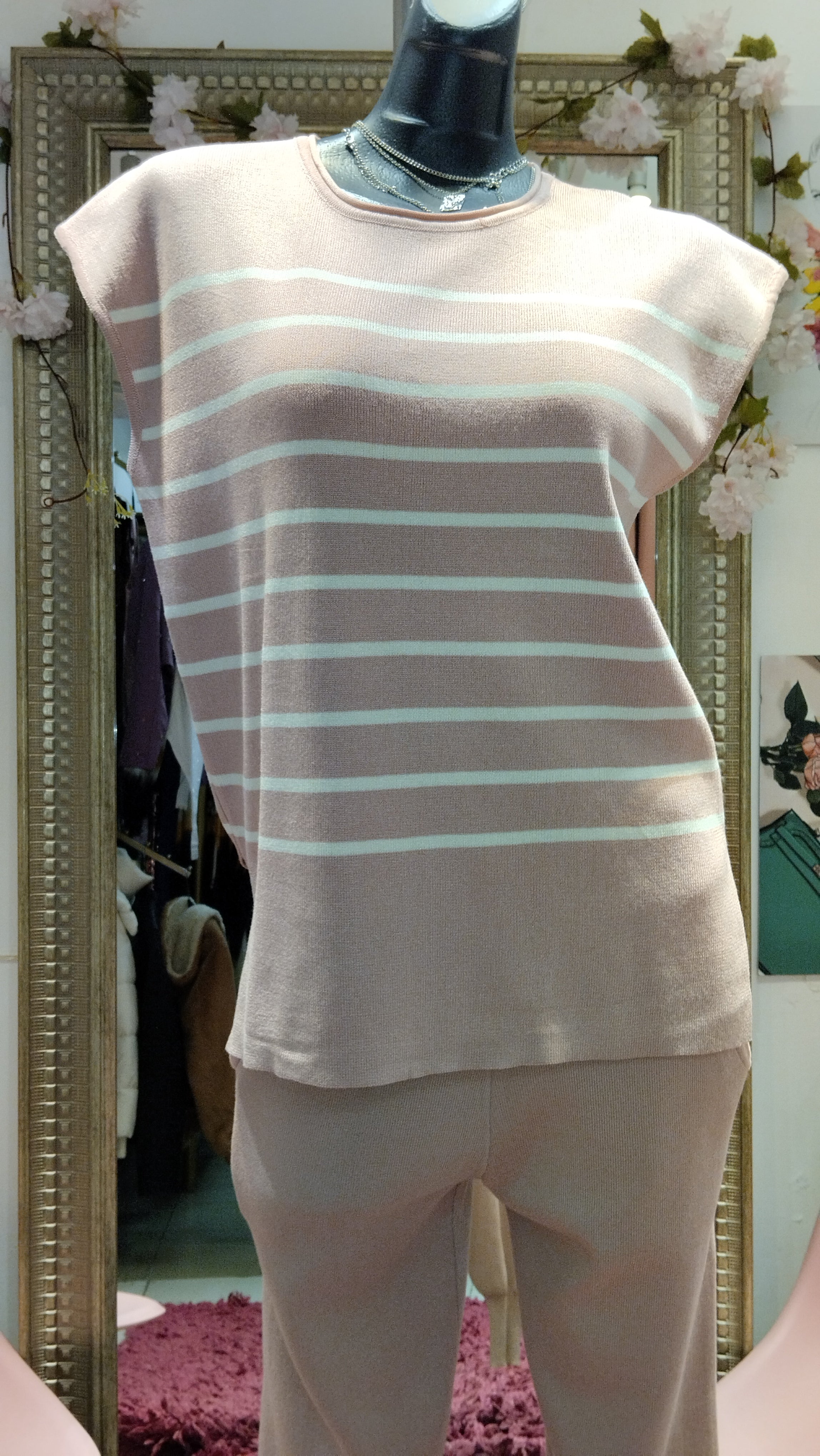 Conjunto chaleco con rayas y pantalón bolsas