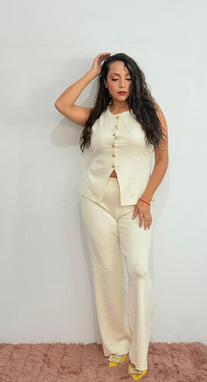 Conjunto elegante chaleco y pantalón