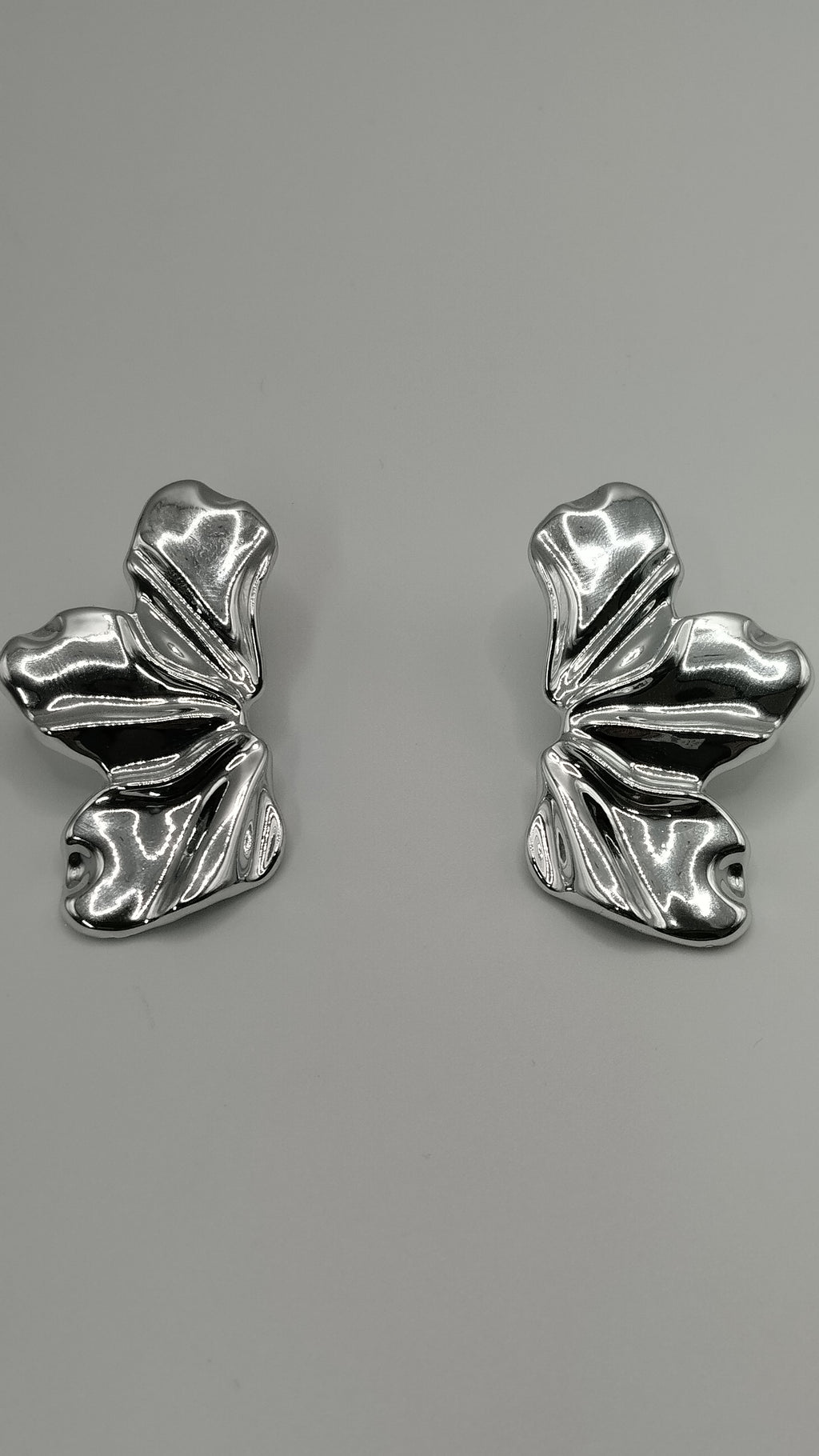 Pendientes elegantes con forma de media flor, pétalo irregular minimalista