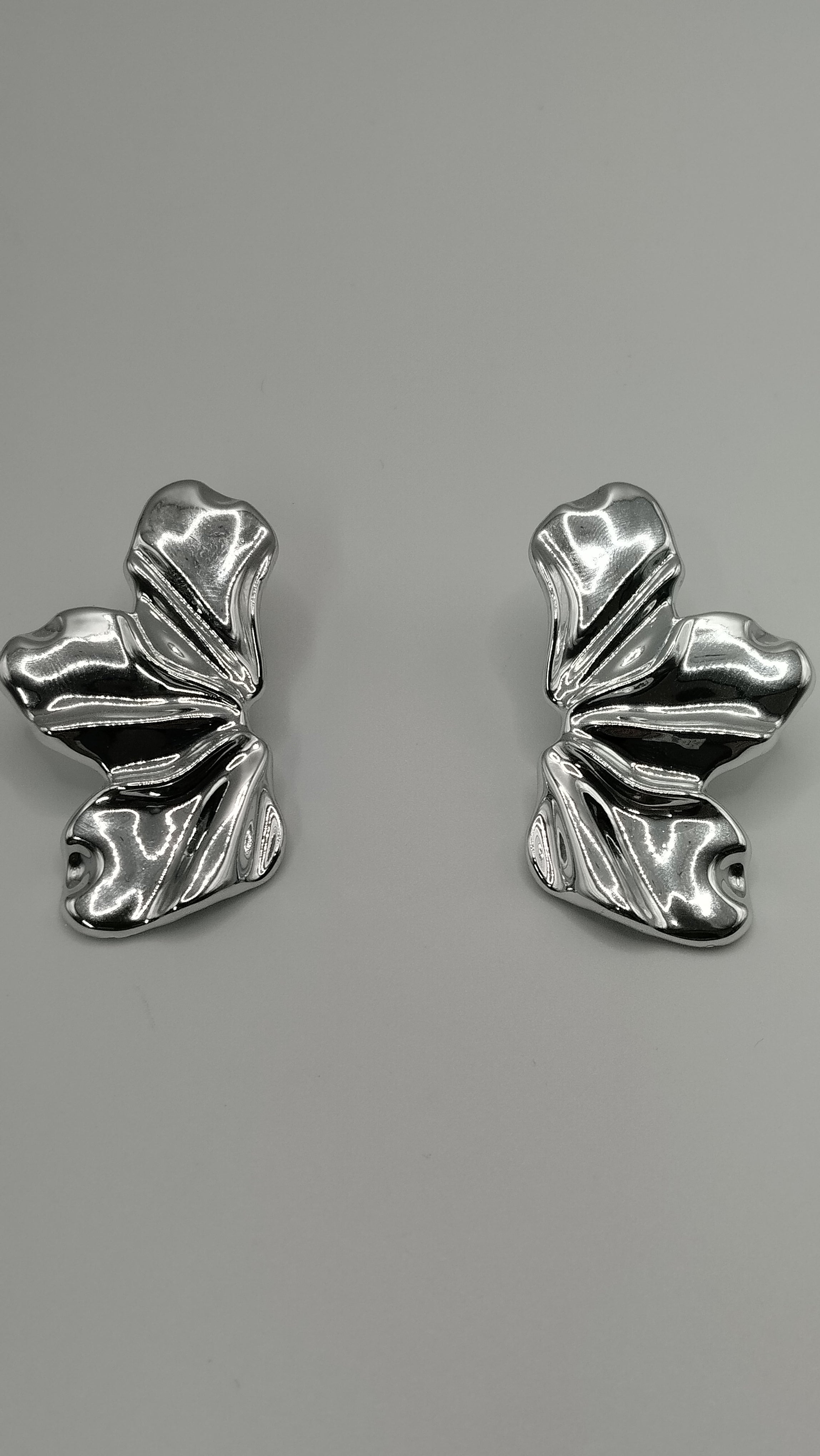 Pendientes elegantes con forma de media flor, pétalo irregular minimalista