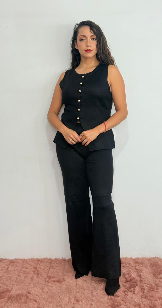 Conjunto elegante chaleco y pantalón