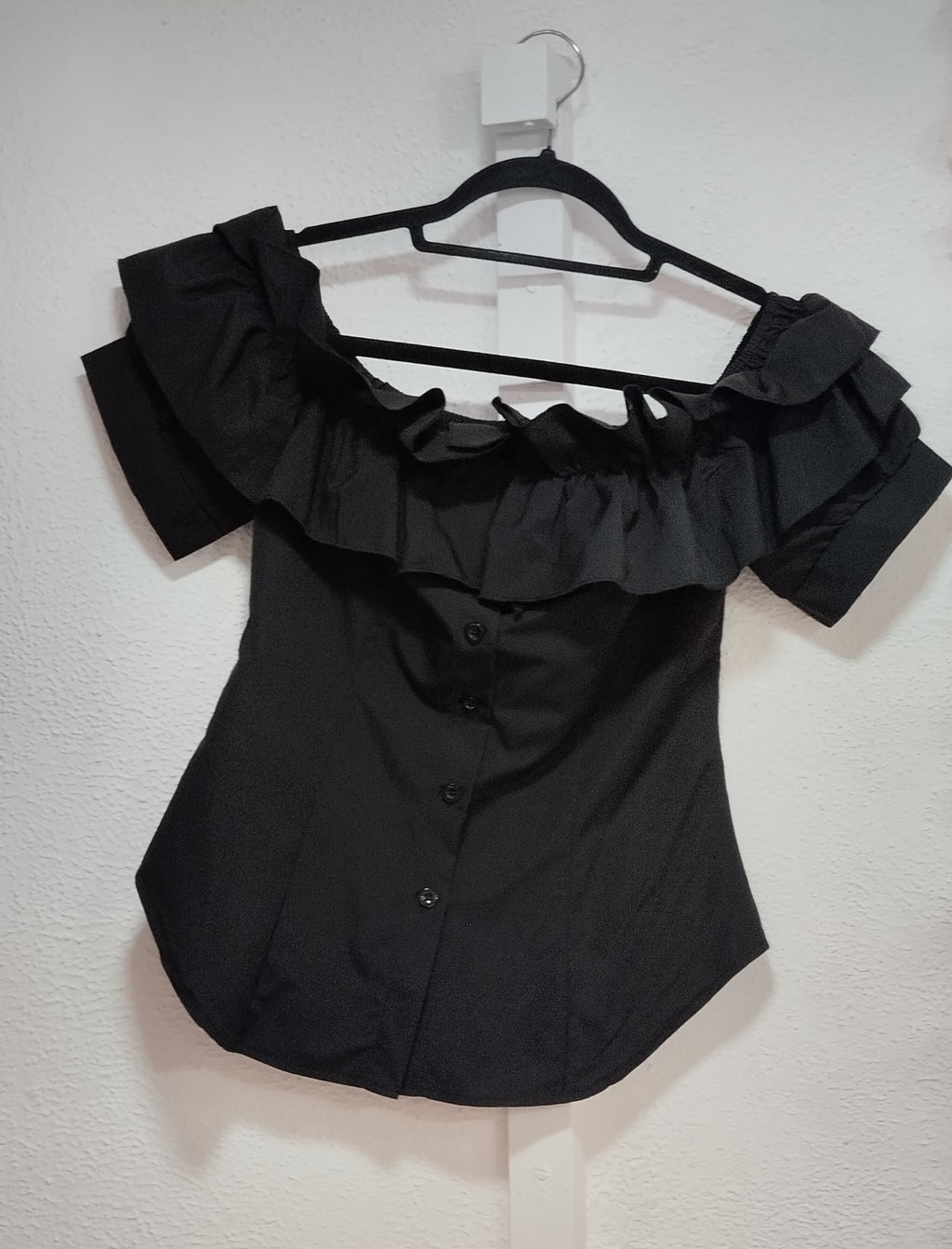 Blusa de manga corta con hombros descubierto