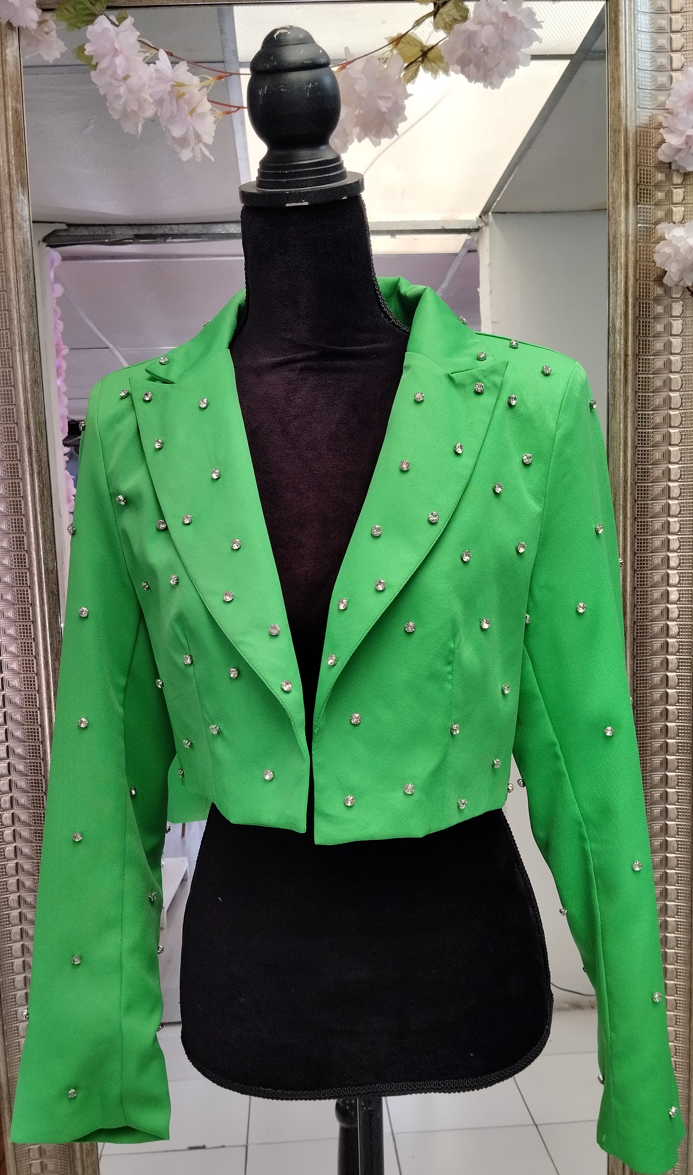 Blazer corto manga larga con pedrería