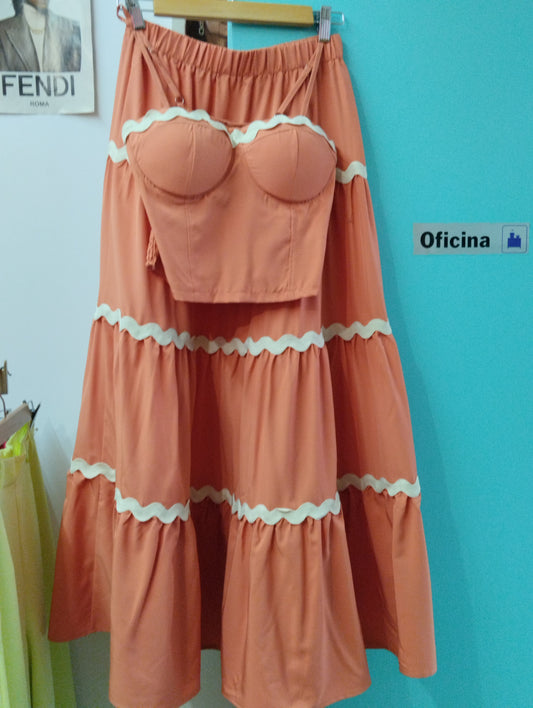 Conjunto top y falda casual con aplicaciones