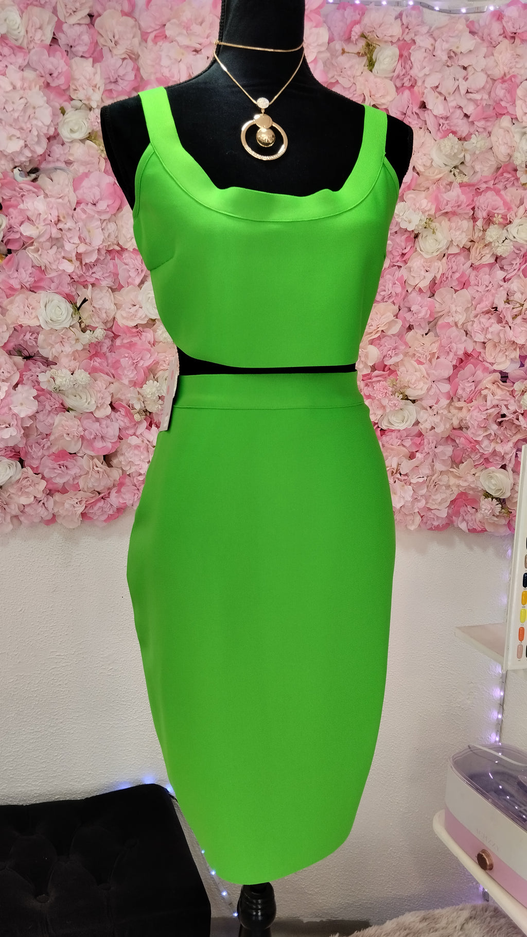 Conjunto falta y top neón