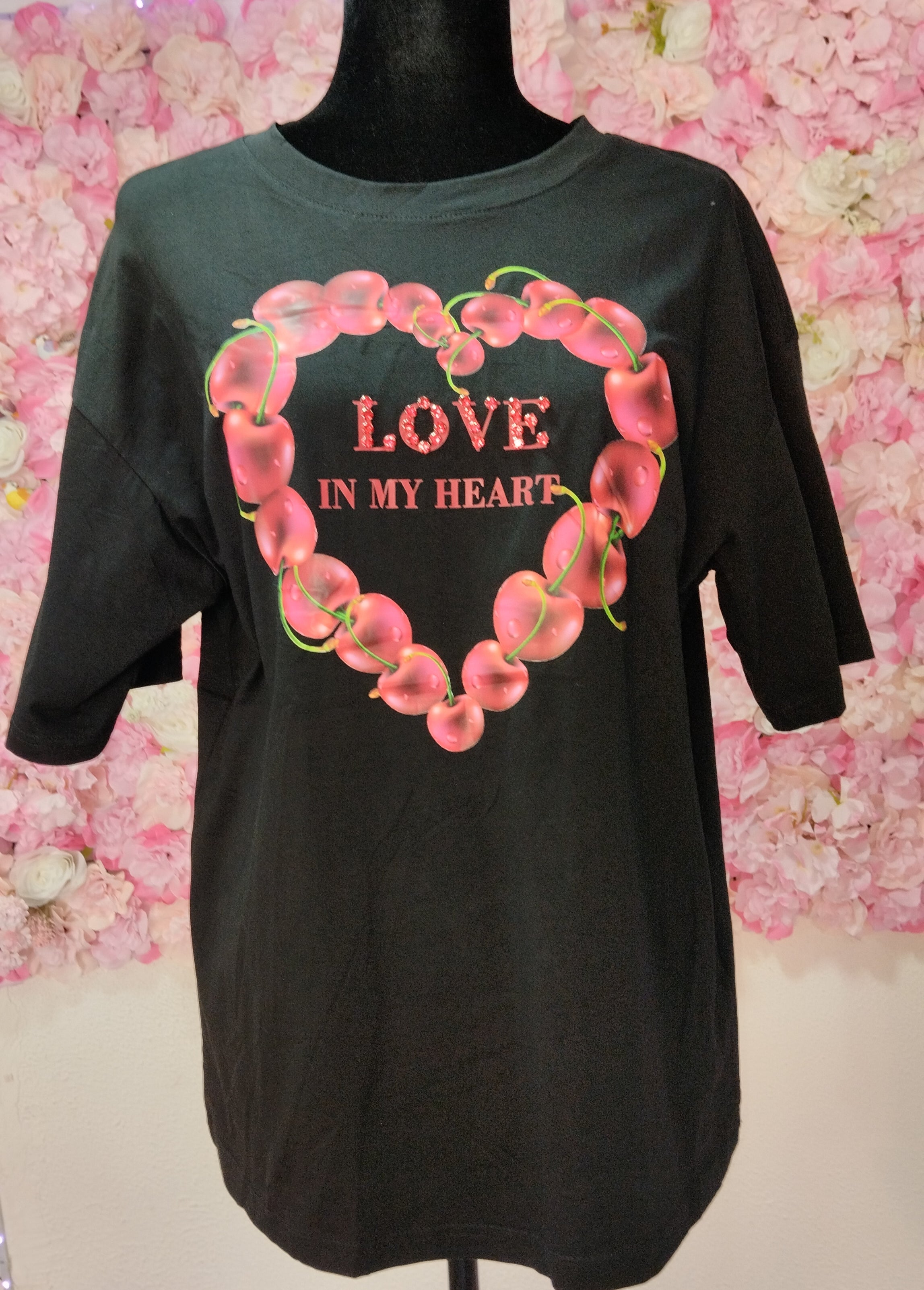 Playera cereza con pedrería